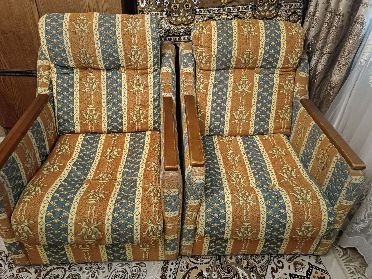 Комплект мягкой мебели: диван и два кресла б/у