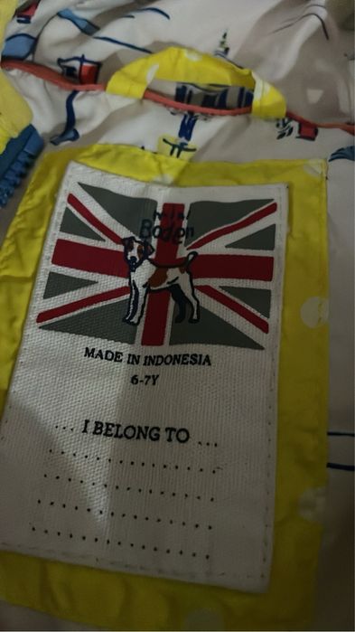 Haine la moda de fete si femei in stare foarte bun