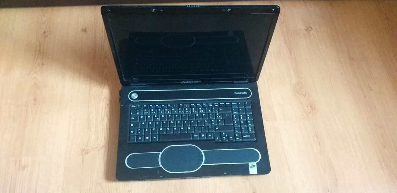 Laptop Packard Bell 17'' functional