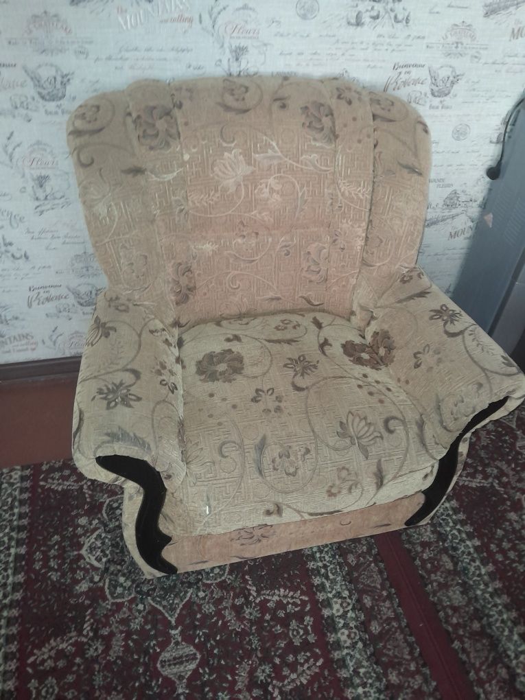 Кровать и диван два кресло