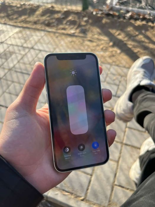 срочно продам Айфон 12 mini на 64gb!