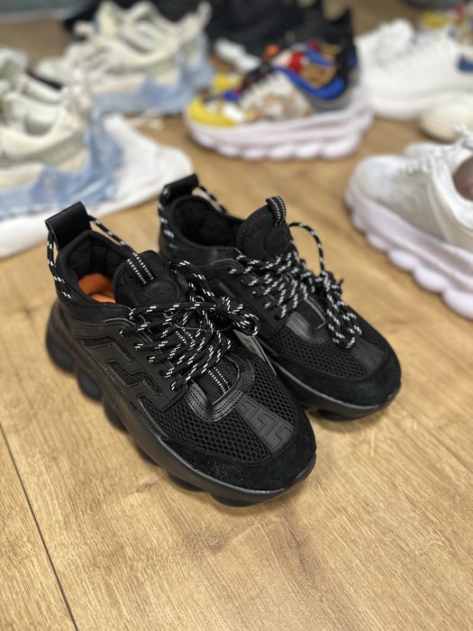 Adidasi Versace chain reaction