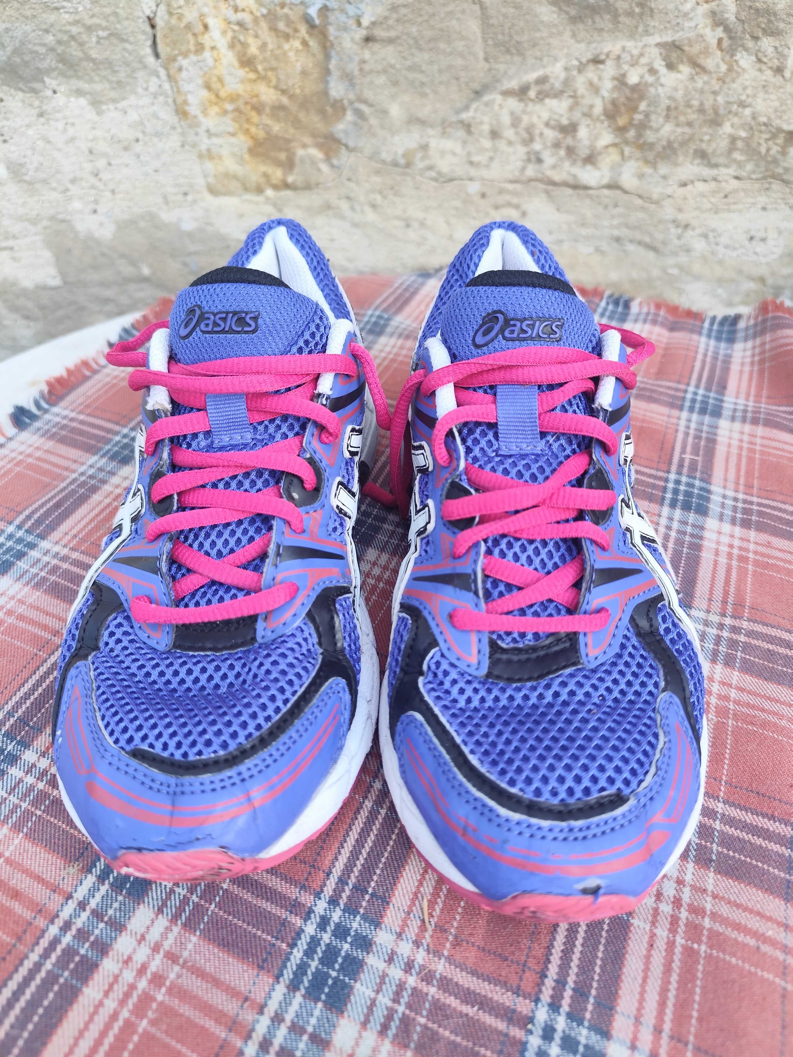 Оригинални дамски маратонки Asics