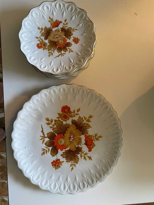 Vând serviciu de tort deosebit