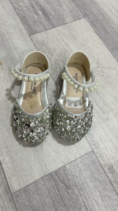 Продам туфли на девочку