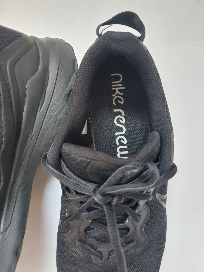 Мъжки черни маратонки Nike Renew Ride 45 номер
