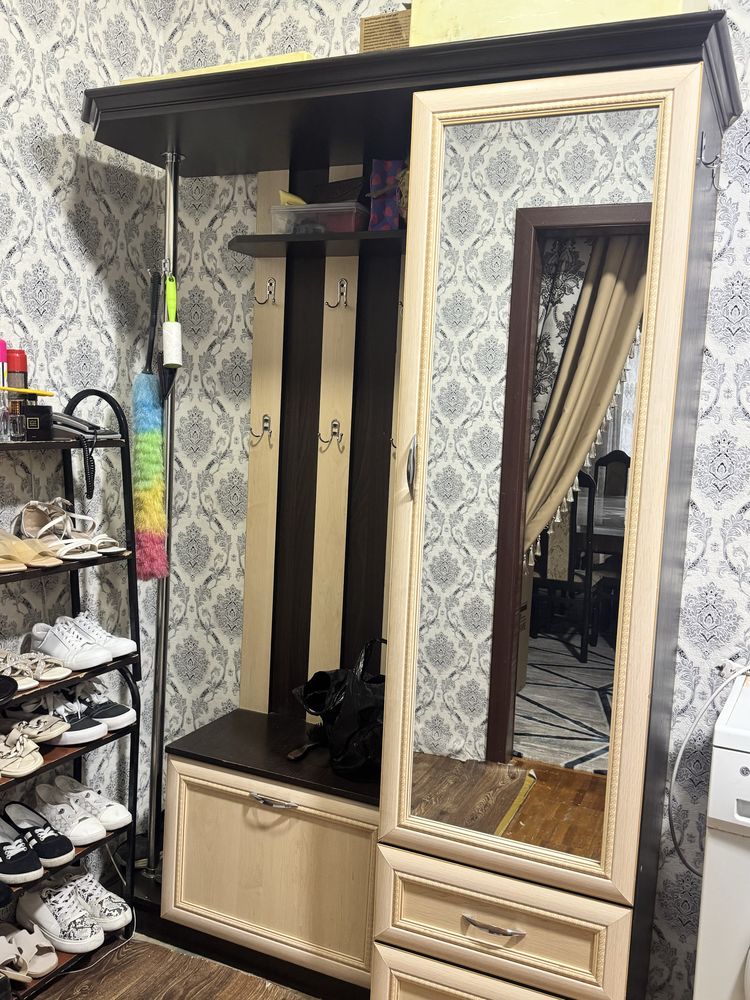 Продается прихожая/Шкаф
