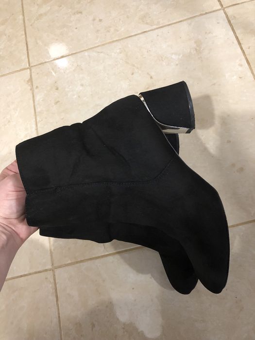 Vand botine 40 marca reserved