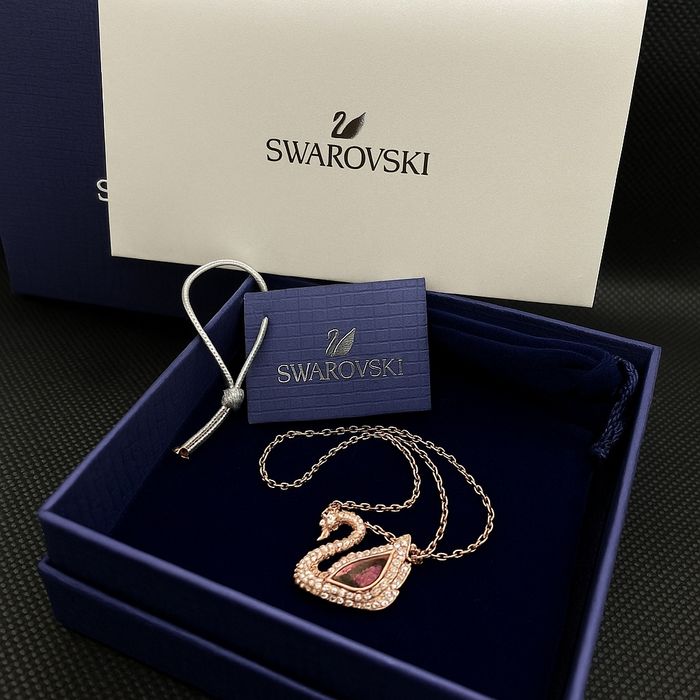 Lant Swarovski lebădă Red Swans Edition