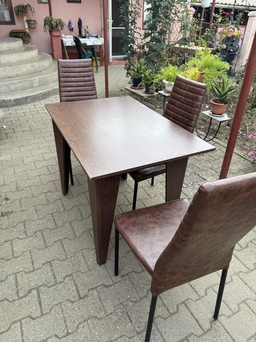 Vand set 3 scaune si masa pt sufragerie,bucatarie