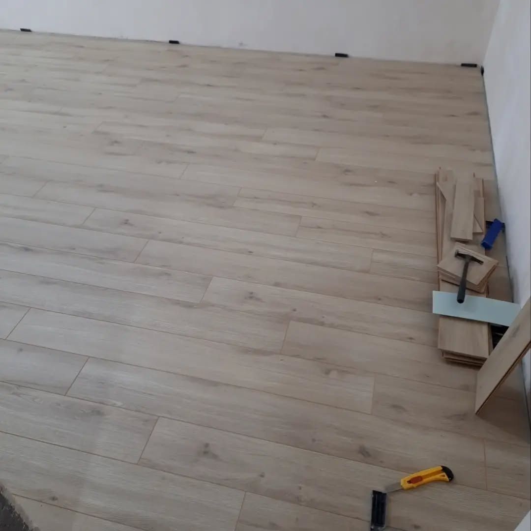 biz laminat pol,   pilastik , dekor patalok ishlarini sifatli qilamiz