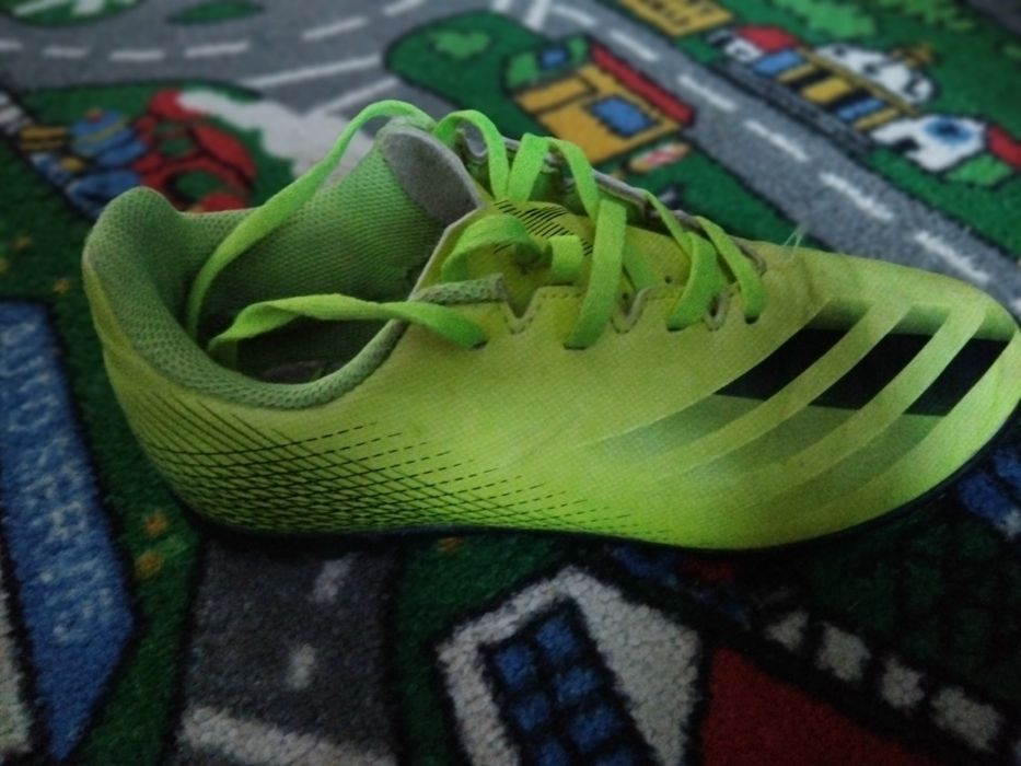 Vând adidași fotbal sintetic sau schimb cu kendama