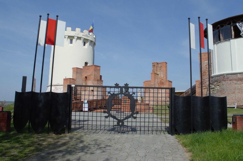 Porti , garduri , balustrazi.