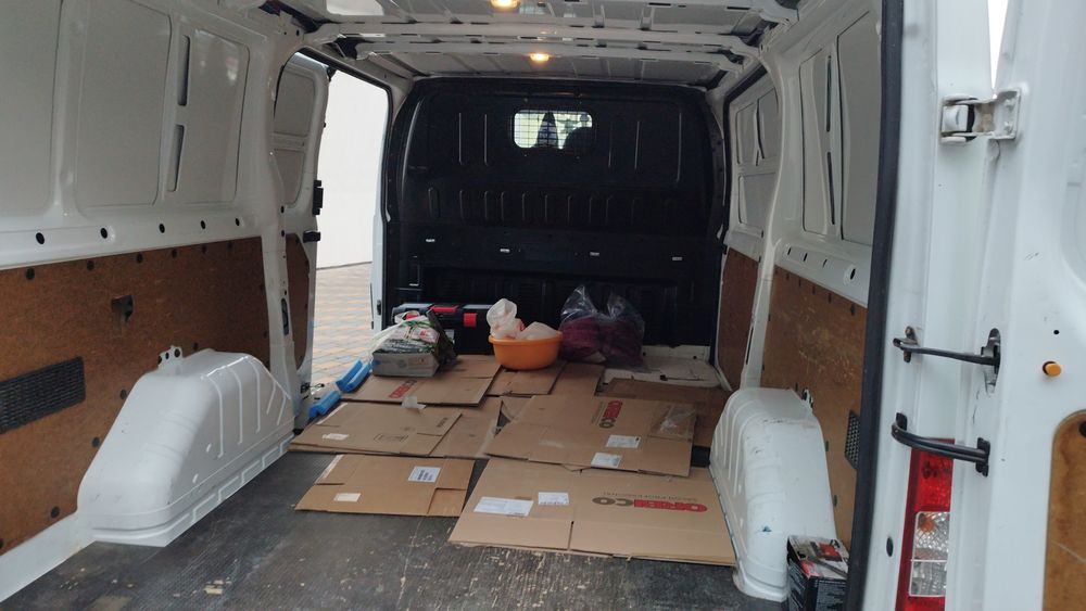 Transport marfa cu duba