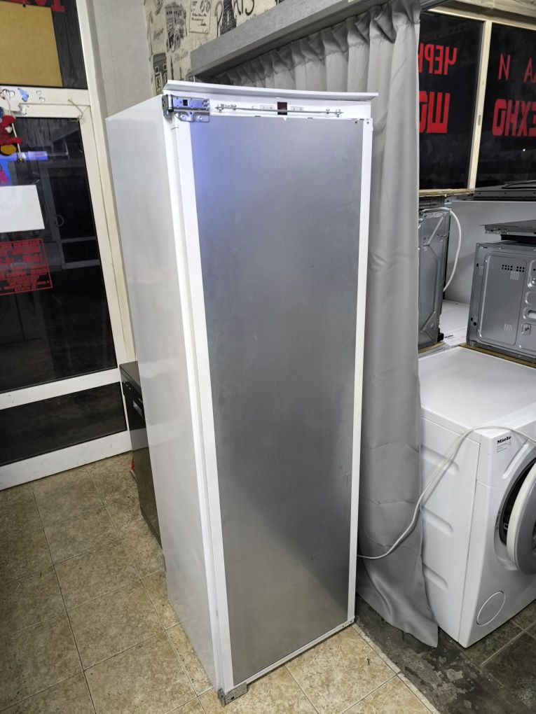 Хладилник Miele K37282IDF - за вграждане с вътрешна камера.