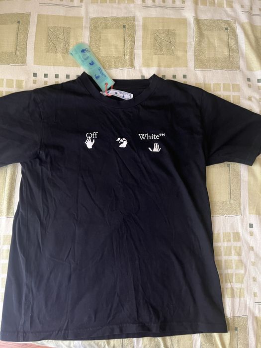 Оригинална тениска на off-white с етикет Размер S