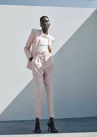 Бели дънки Stradivarius Mom Slim Fit / розов панталон Zara