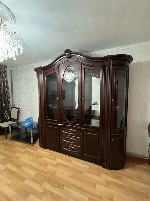 Продам сервант в идеальном состоянии — как новый!