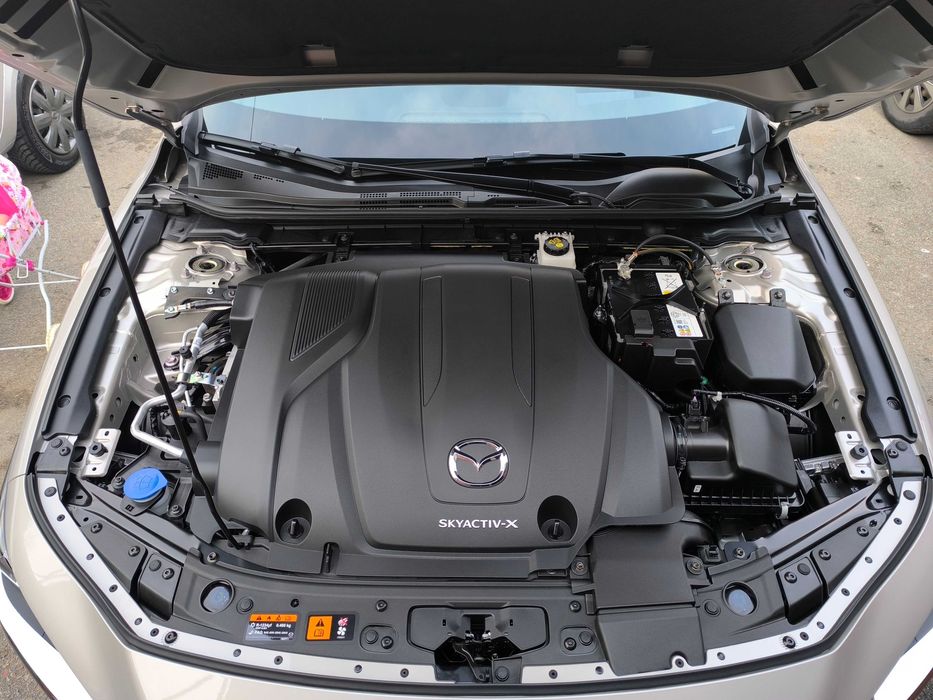 Mazda 3 skyactivX 2.0 186cp noua 1000 km.