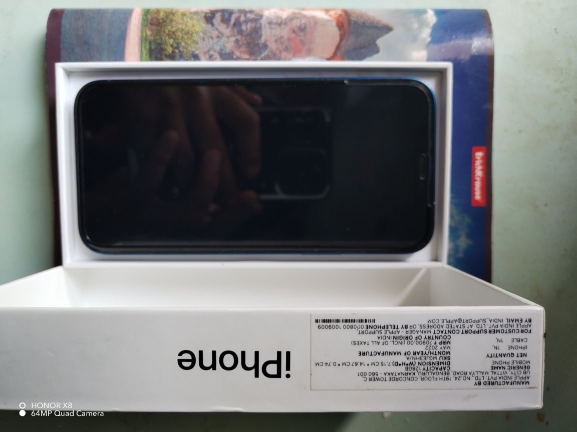 iPhone 12 ko'k rangda xolati ideal