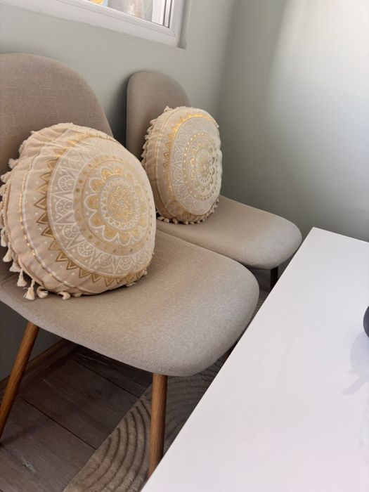 Трапезен стол чисто нов