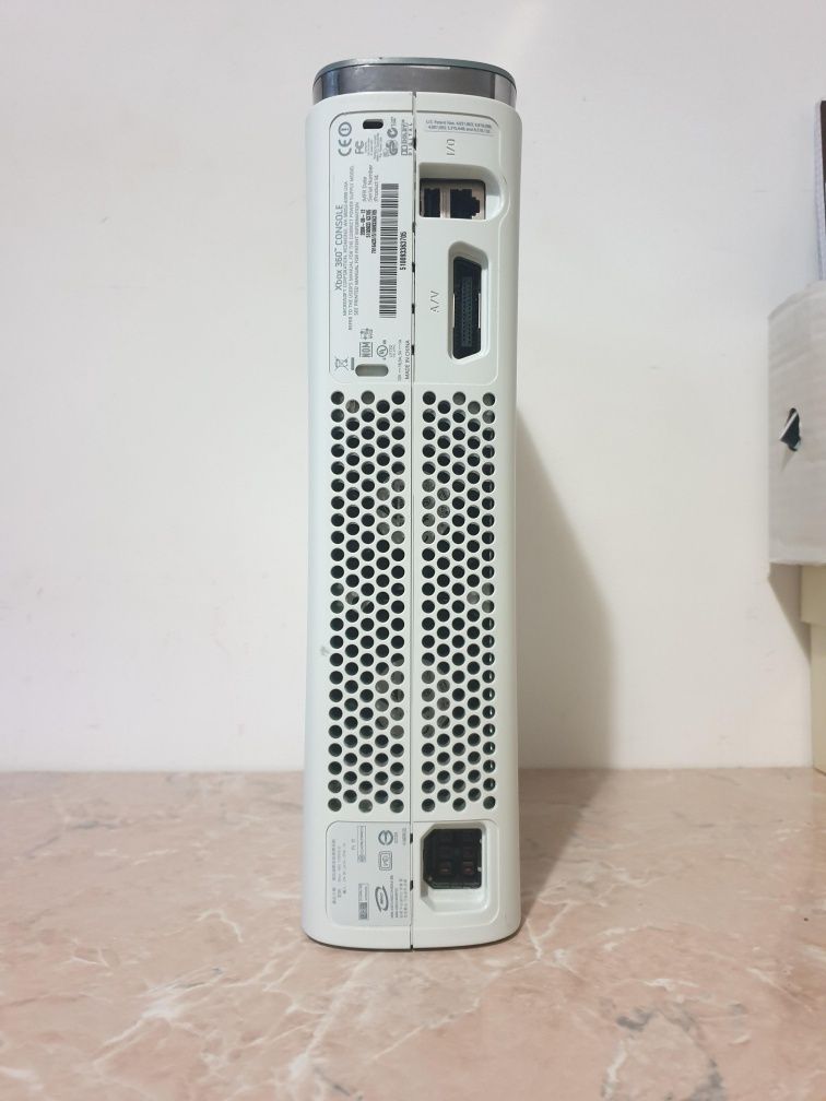 Consolă XBOX 360 (varianta AV)