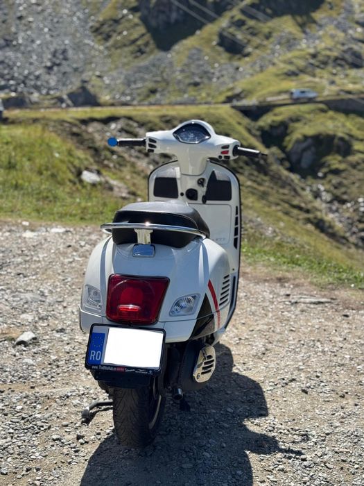 Piaggio Vespa GTS 300