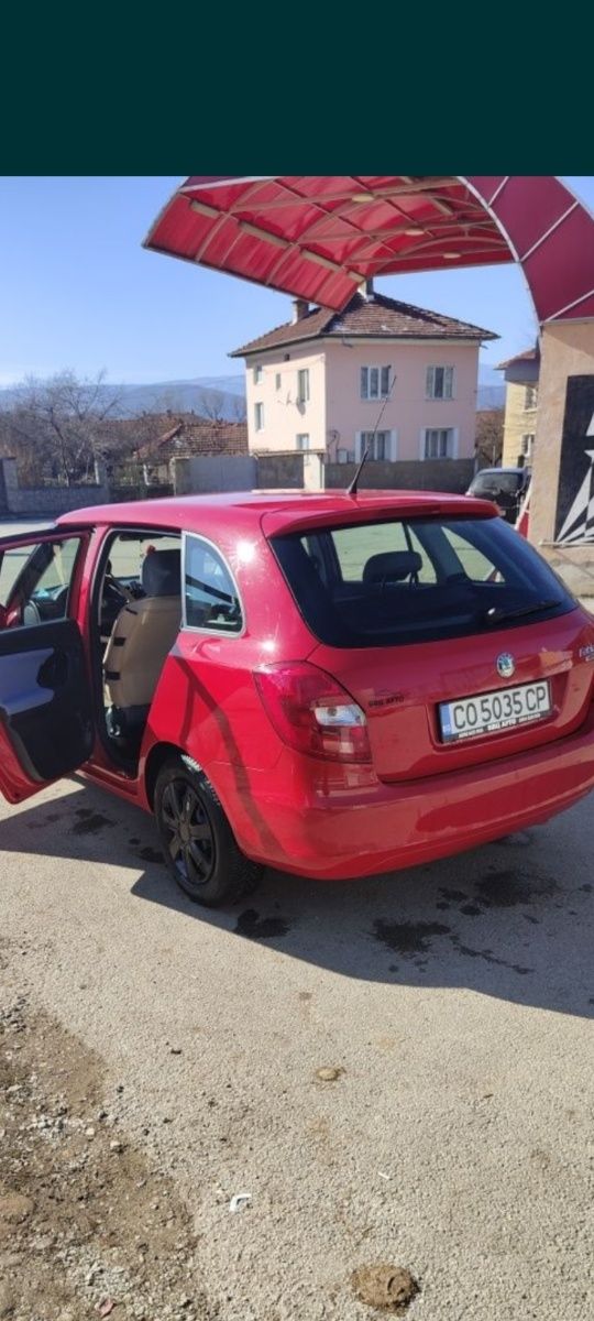 Продавам личниа си автомобил SKODA