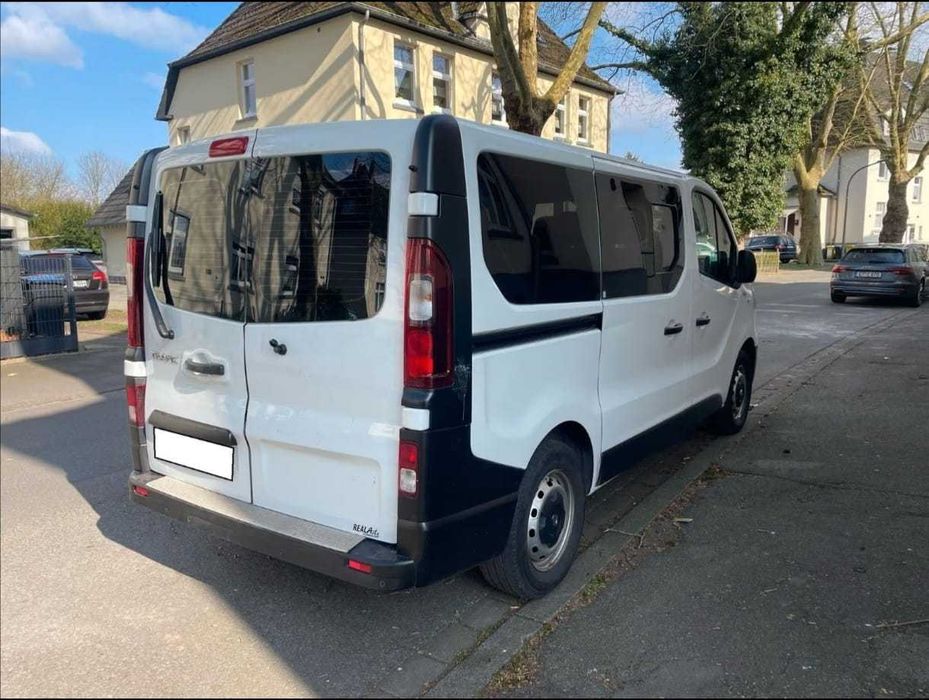 Închiriere microbuz dubă 8+1 + spațiu transport marfă