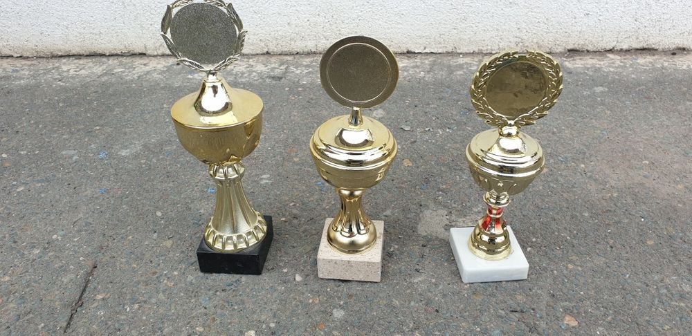 Cupe (trofee) diferite competiti de sporturi iarnă (sky)