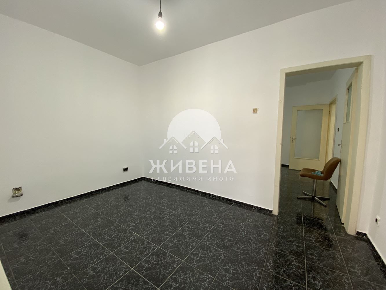 Продавам 4-стаен апартамент, кв. Възраждане 2, ЧЖП: 118 кв.м