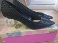 Дамски черни обувки с прозрачен ток