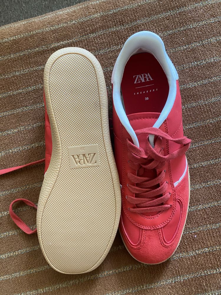 Дсмски маратонки Zara