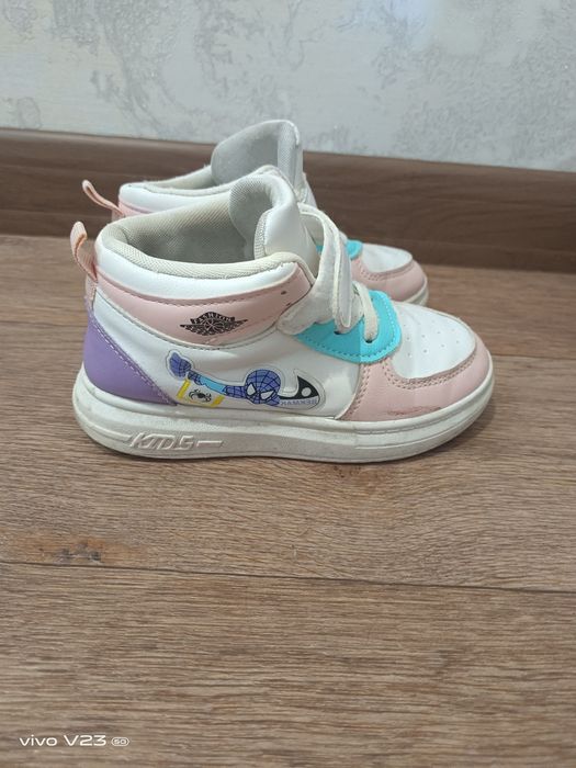 Срочно продам крассовки