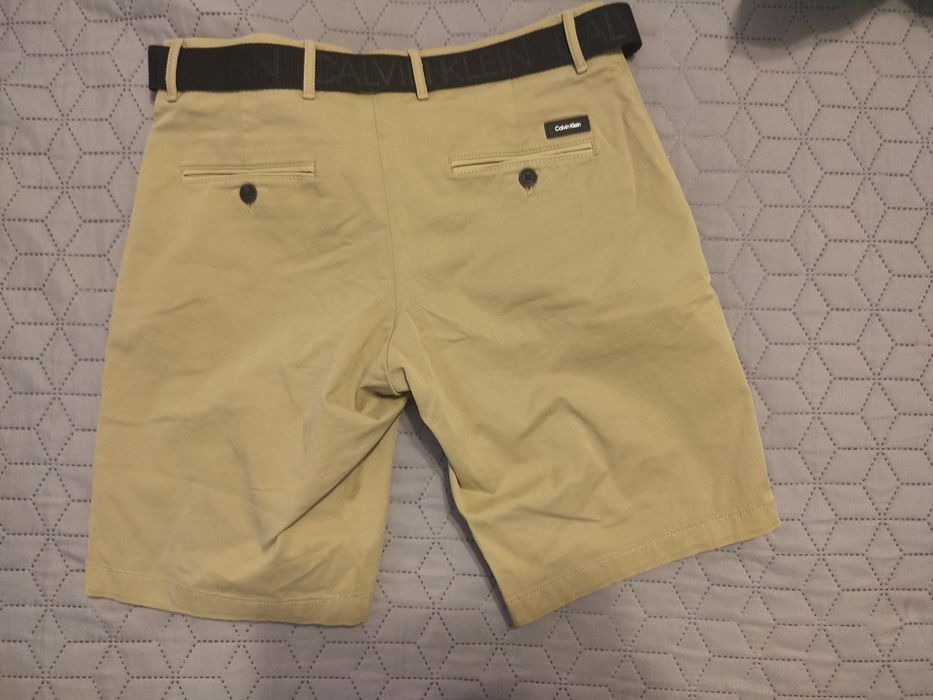 Pantaloni scurti Calvin Klein originali, w28(36 cm in talie).