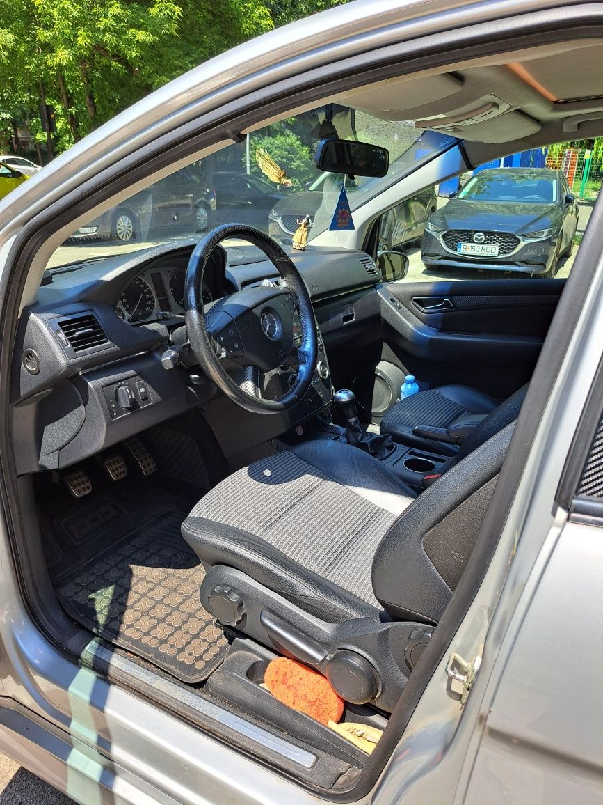 Vând autoturism Mercedes B class, motorină.
