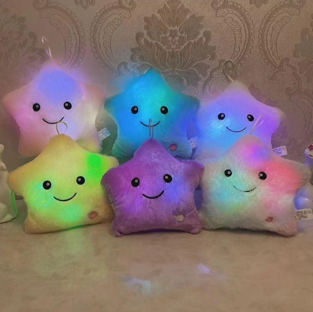 Steluță de pluș cu lumini LED multicolor care se schimbă. 22x24cm