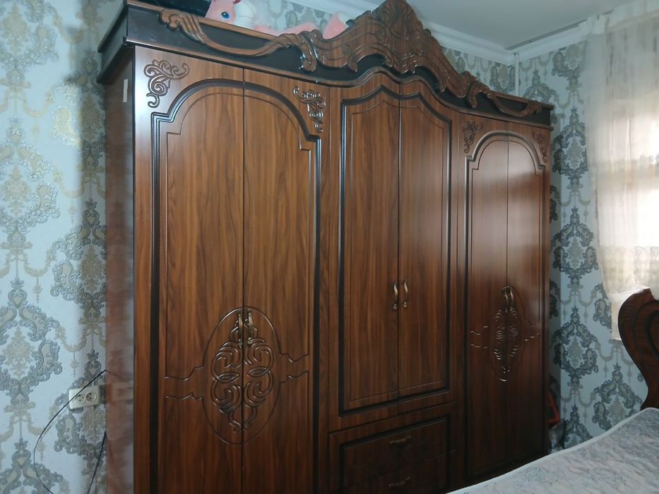 Продается спальный гарнитур