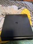 Ps4 slim 1tb storage + 2controllere originale si 4 jocuri - negociabi