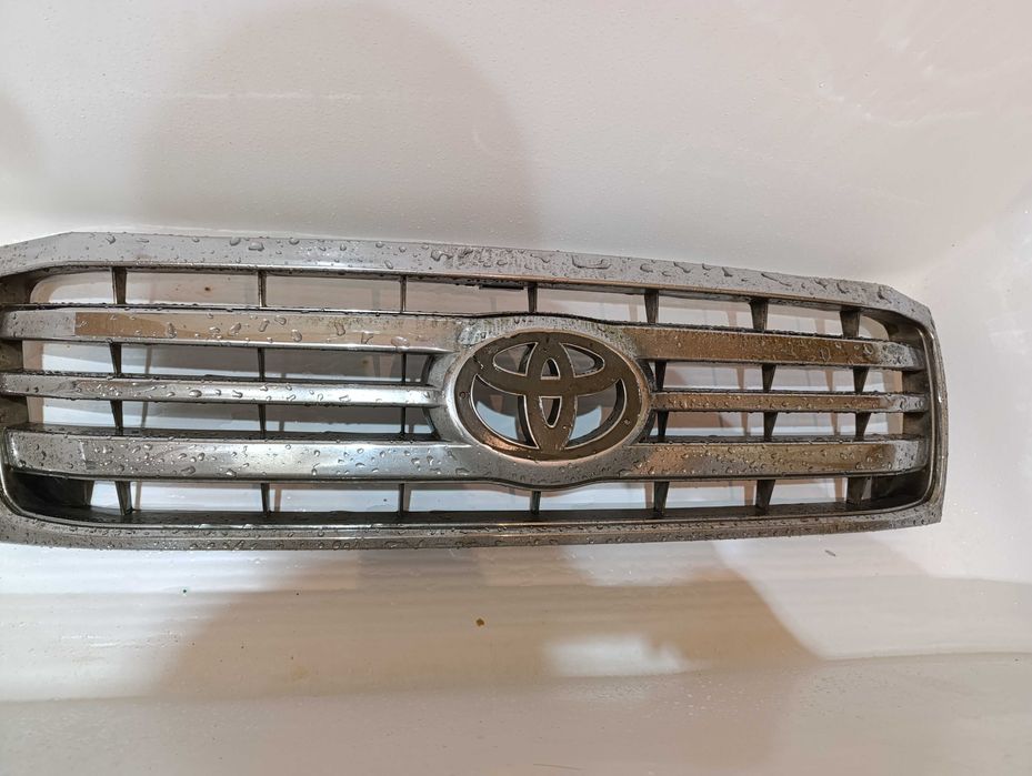 Решетка передняя лендкрузер 100