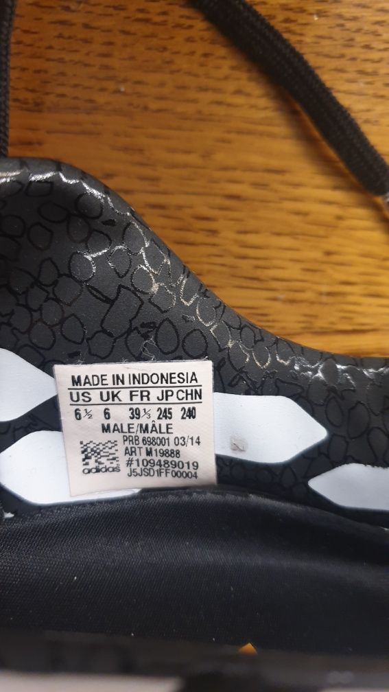 Футболни обувки adidas