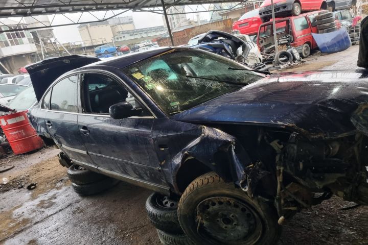 Usa / Portiera spate stanga Volkswagen VW Passat B5.5 (facelift)