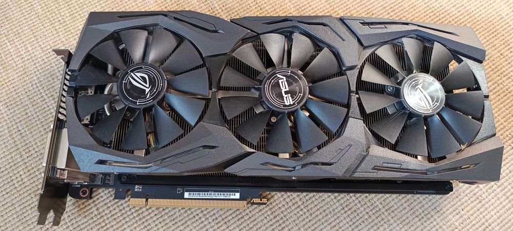 Placa video gaming Asus Strix RX Vega 56 8Gb la cutie