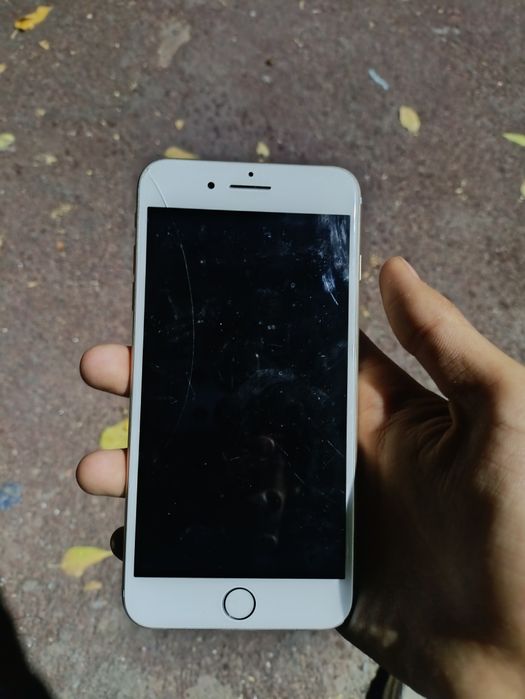 продам айфон 7+ в хорошем состояние