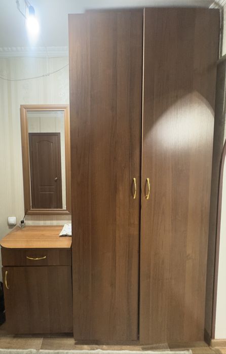 Прихожая, шкаф, зеркало,тумба