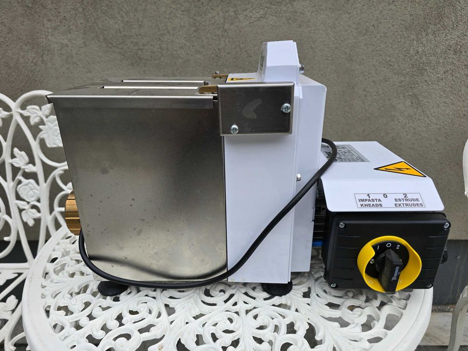 Maşină de paste fabricată in Italia