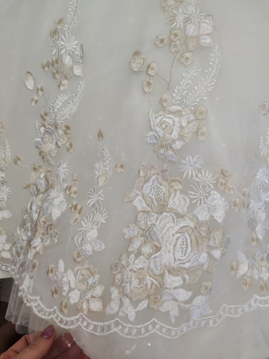 Свадебное платья со шлейфом