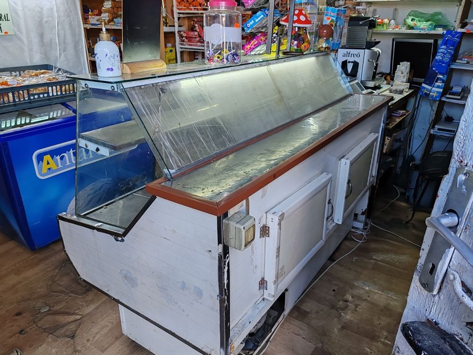 Vitrina frigorifica orizontala,lungime 1,75cm stare foarte de funcțion