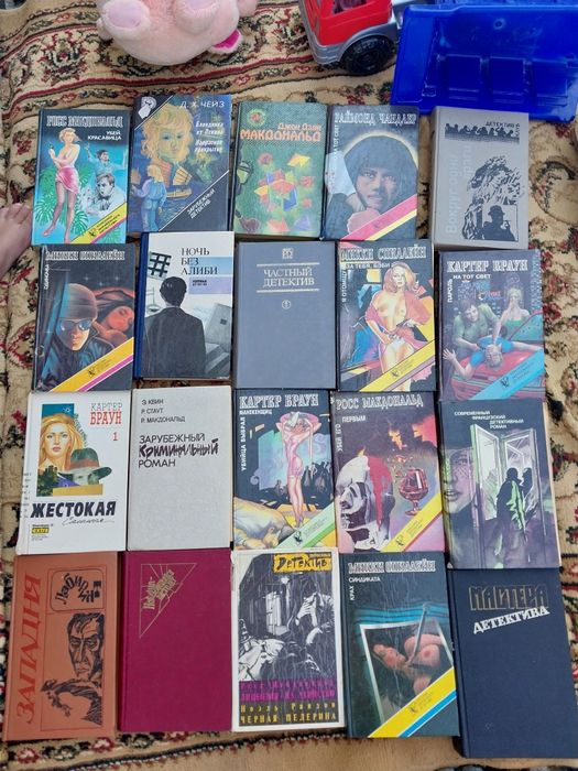 Срочно продам книги детективы по 500