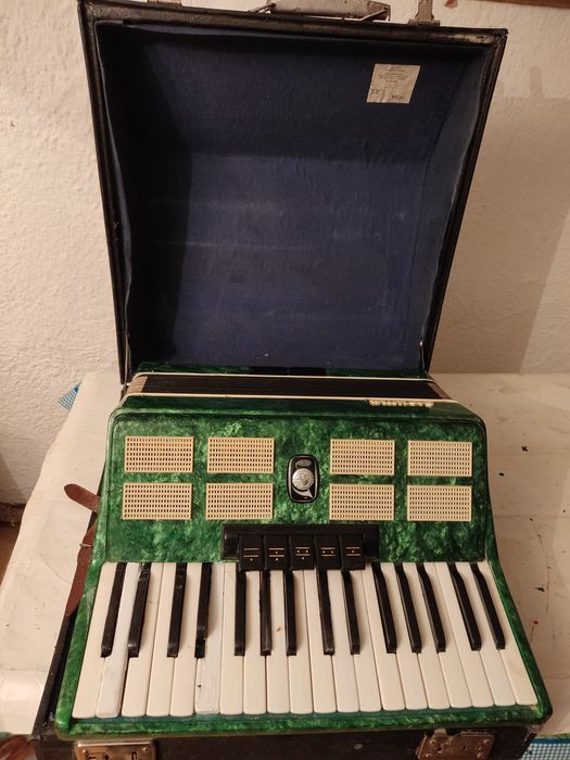 Продам аккордеон Сюита в хорошем состоянии